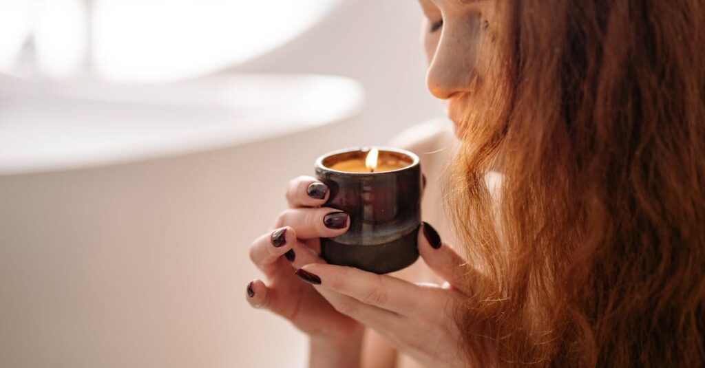 Luxury scented candle for home décor and aromatherapy by Vineraa